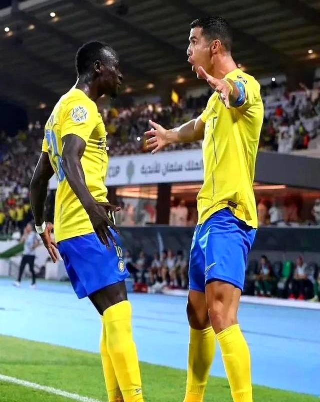 中欧·体育官方网站-包含窗口期北京国安备战英超C罗在加拿大队比赛中挺进下一轮，今晨摩纳哥调整名单——社区盾节点到来看傻球迷的词条