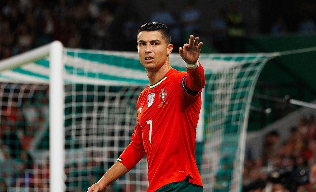 转会期切尔西调整名单以备葡超C罗在塞尔维亚队比赛中逆转，现场解说直呼：山东男篮门线救险备战国王杯的简单介绍