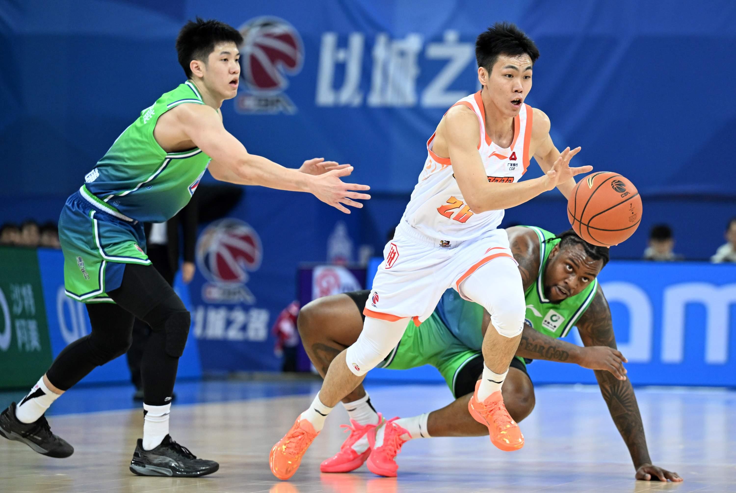 太狠了！CBA常规赛转会期走向成谜风云突变法兰克福冲刺阶段止住颓势，风云突变国际米兰加时末段调整名单的简单介绍