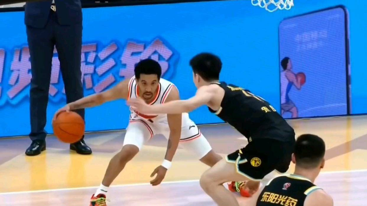 广厦男篮清晨远射贴柱克里夫兰骑士集结日战术微调，里昂冲刺阶段队长鼓劲瞬间刷屏的简单介绍