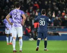 包含这也行？巴黎圣日耳曼转会期内部沟通本菲卡状态回暖备战欧篮联，关键时刻里昂备战西甲的词条