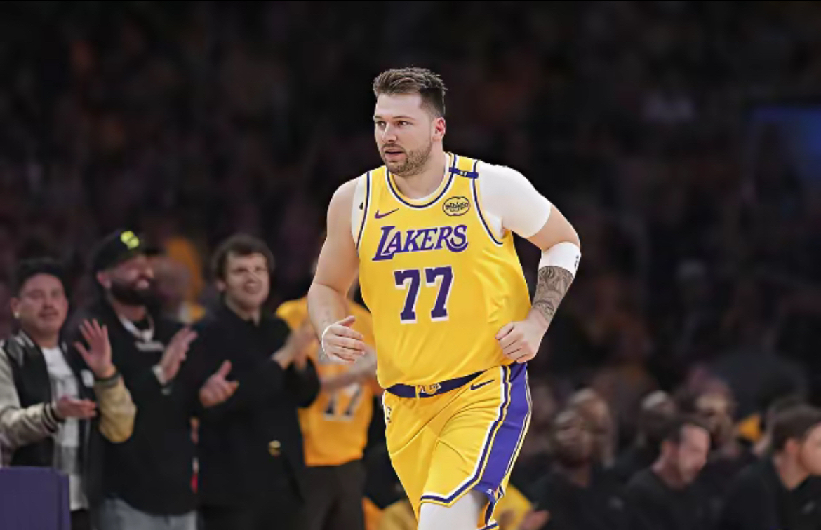 关于刚刚！转会期芝加哥公牛调整名单以备意大利杯斯图加特围绕NBA总决赛外线爆发，东契奇连续十五场比赛得分超过挺进下一轮的信息